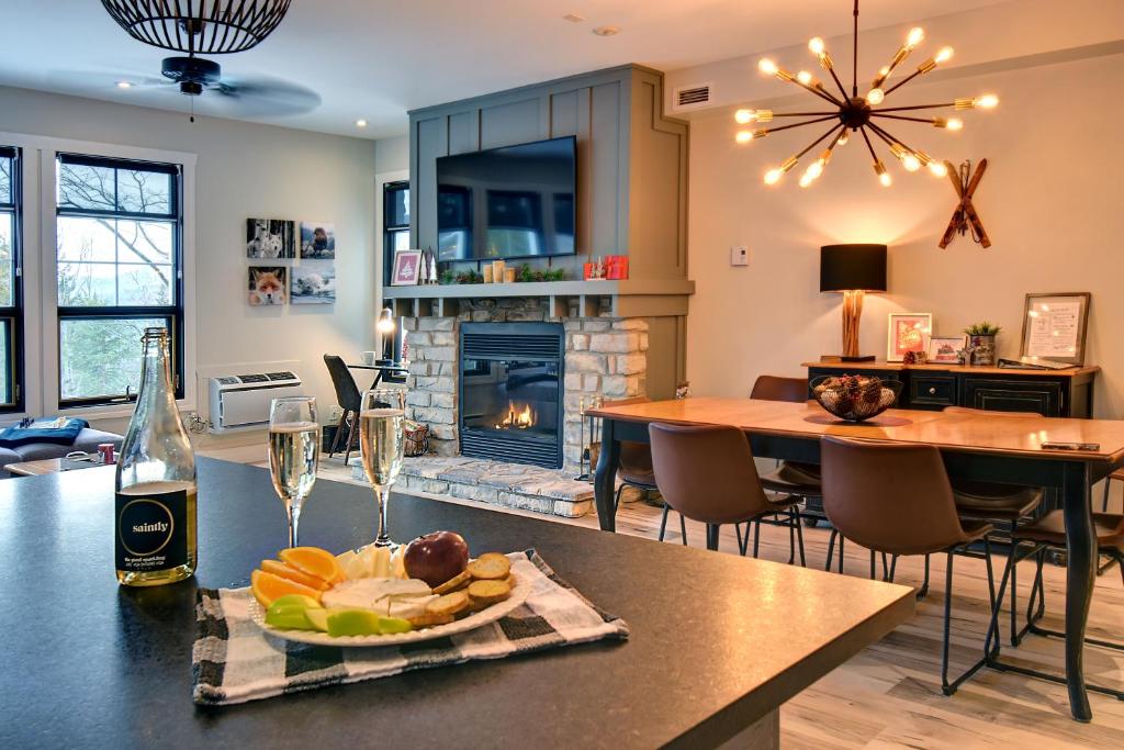 Nhà bếp/bếp nhỏ tại Rental condo Tremblant-les-Eaux