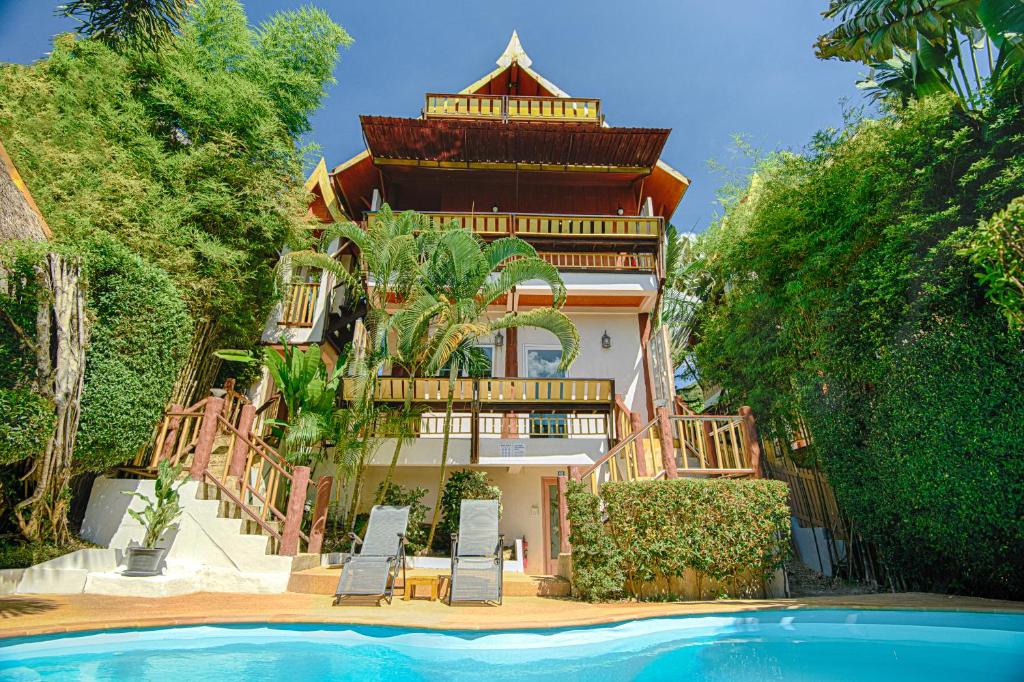 Piscina de la sau aproape de Villa Siam Lanna at Kantiang Bay