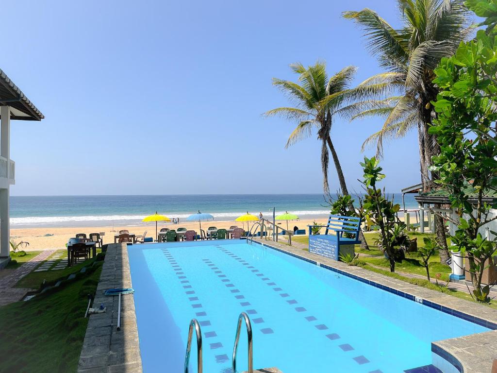 The swimming pool at or close to Pearl Island Beach Hotel