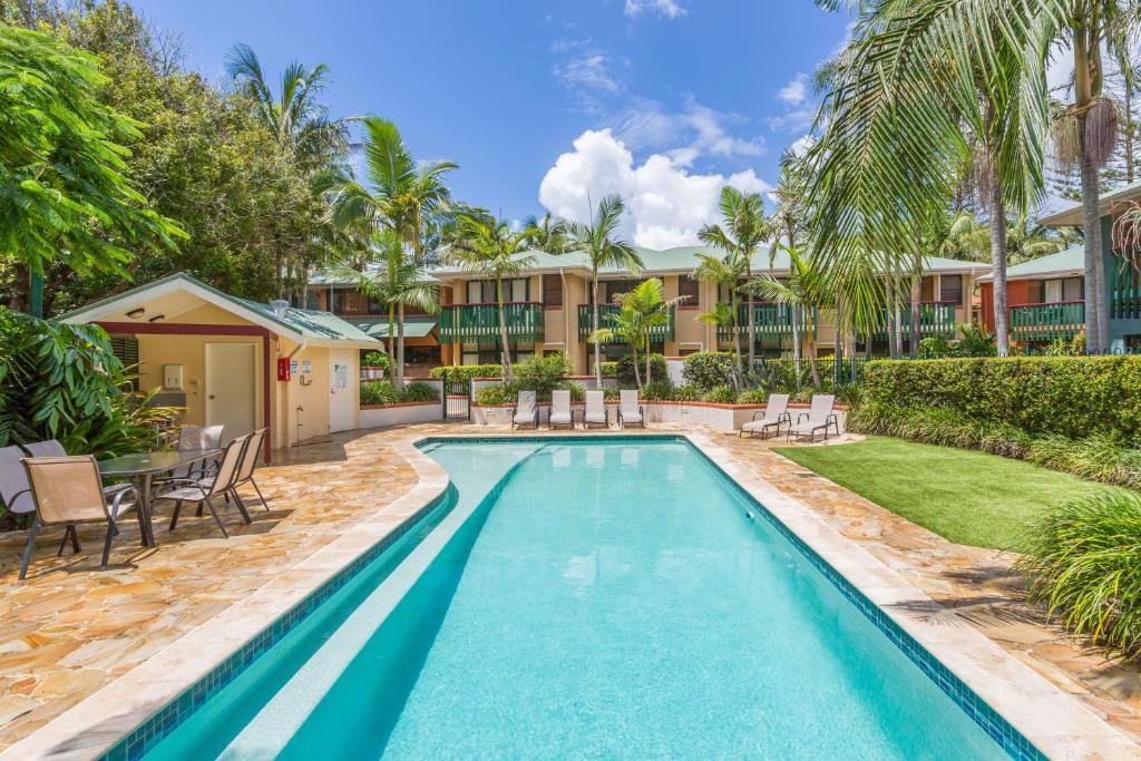 - l'image d'une piscine dans une villa dans l'établissement The Crest Byron Bay, à Byron Bay