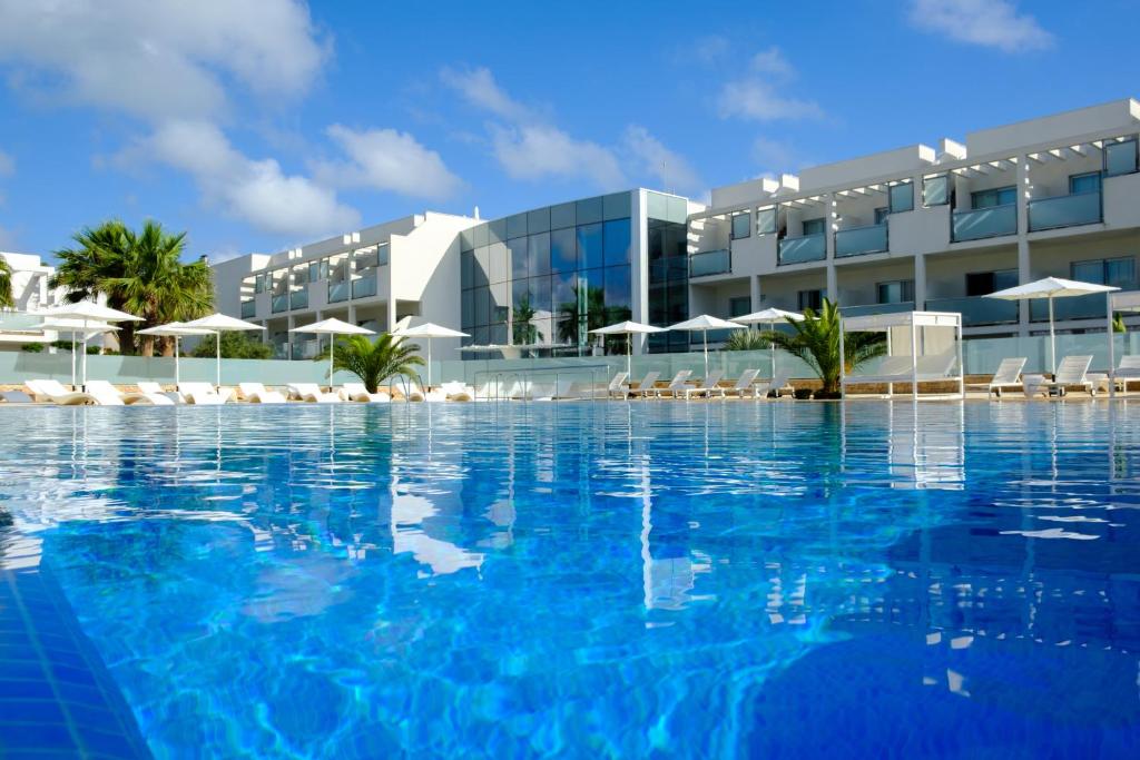 The swimming pool at or close to Blanco Hotel Formentera