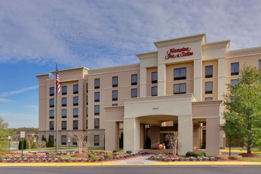 Hampton Inn and Suites Fredericksburg South في فريدريكسبيرغ: تقديم أجنحة هامبتون إن دورهام