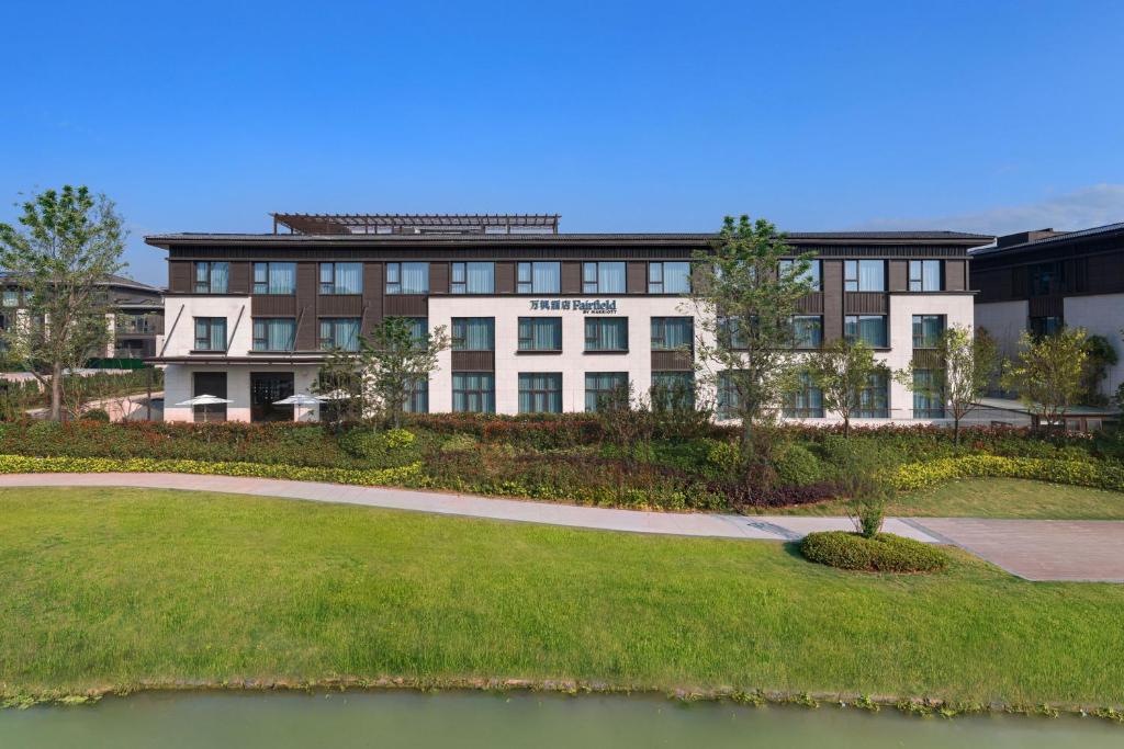 Taman di luar Fairfield by Marriott Yangzhou Slender West Lake