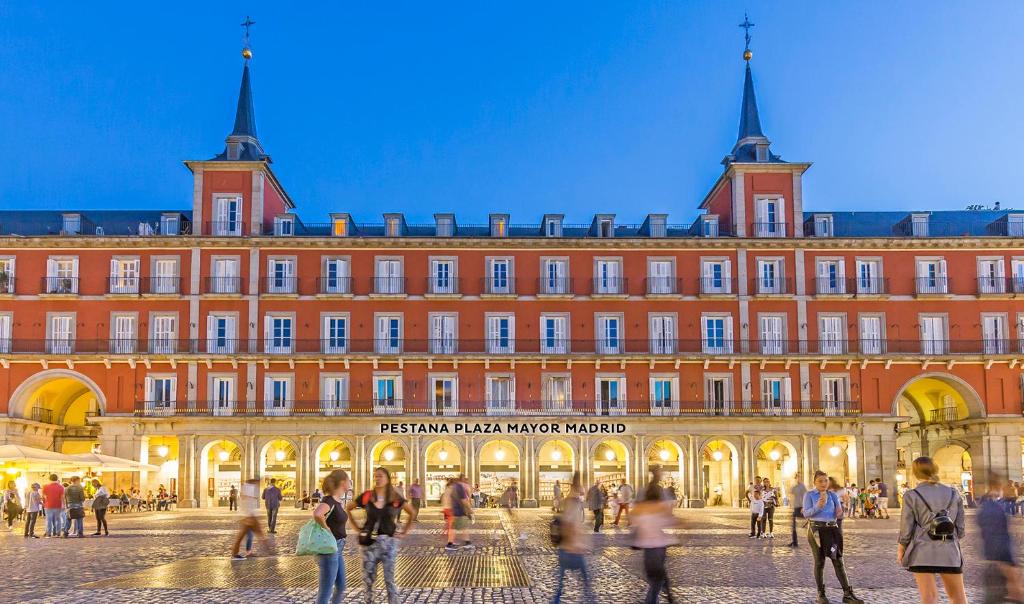 Khách lưu trú tại Pestana Plaza Mayor Madrid