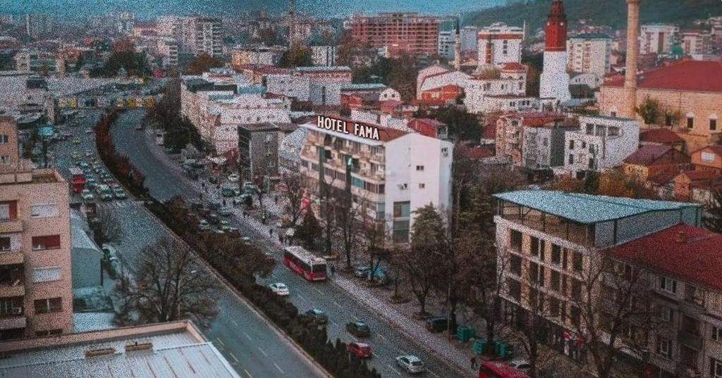 Pemandangan umum Skopje atau pemandangan kota yang diambil dari hotel