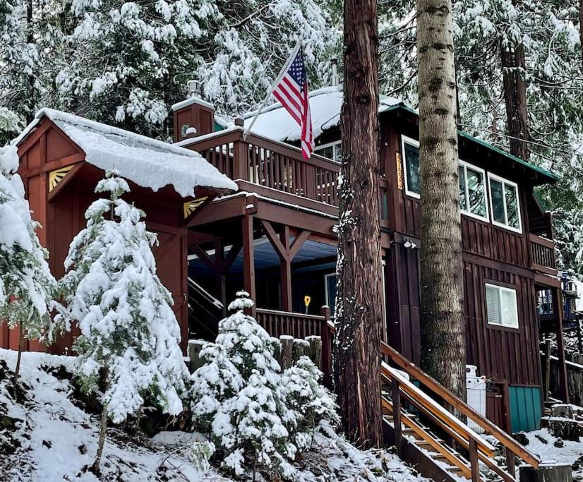 Lewis Creek cabin near Yosemite king beds að vetri til