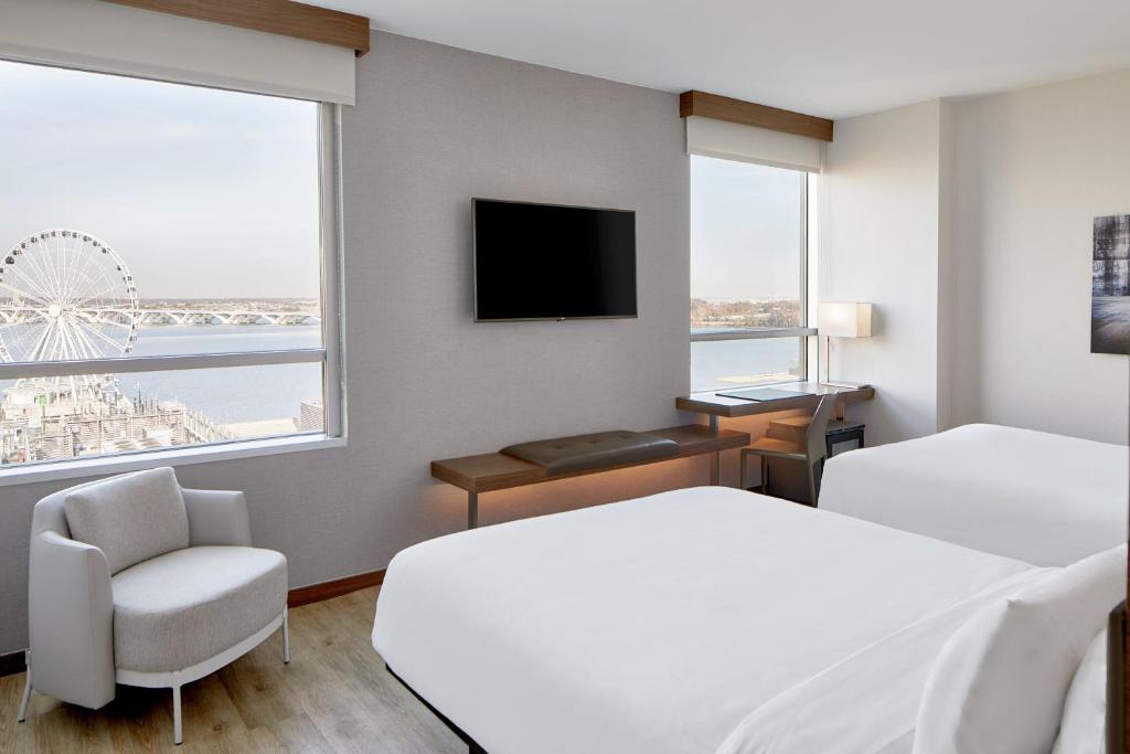 AC Hotel National Harbor Washington, DC Area 객실 침대