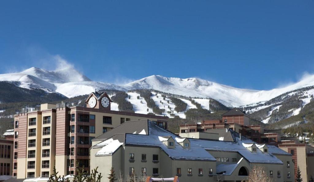 Pogled na planine ili pogled na planine iz hotela