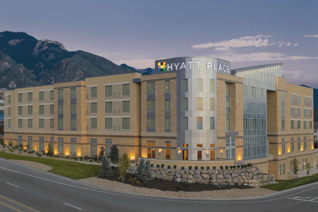 una rappresentazione di un hotel con un edificio di Hyatt Place Salt Lake City/Cottonwood a Cottonwood Heights