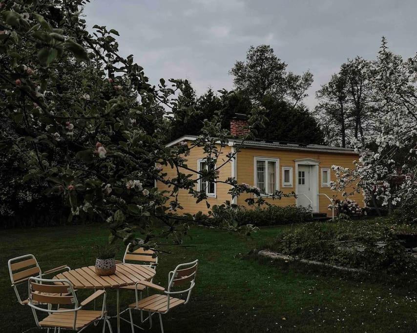 Сад в Lillebo - Centralt mysigt hus i Nora