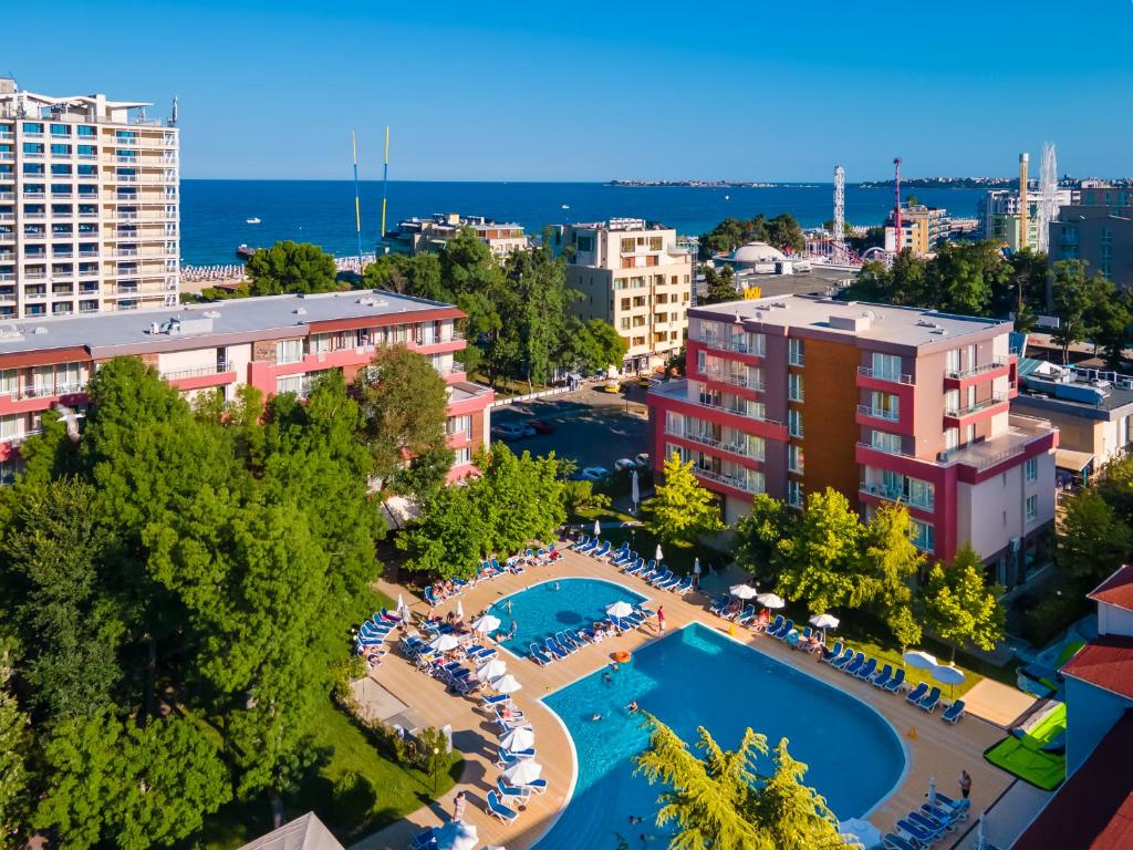 Piscina a Asteria Family Sunny Beach - Ultra All Inclusive o a prop