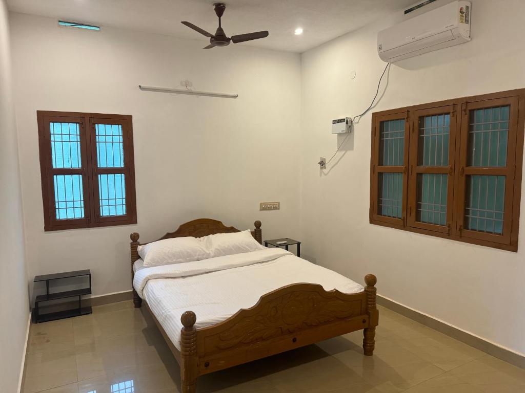 Postelja oz. postelje v sobi nastanitve Seelin Homestay Tiruvannamalai