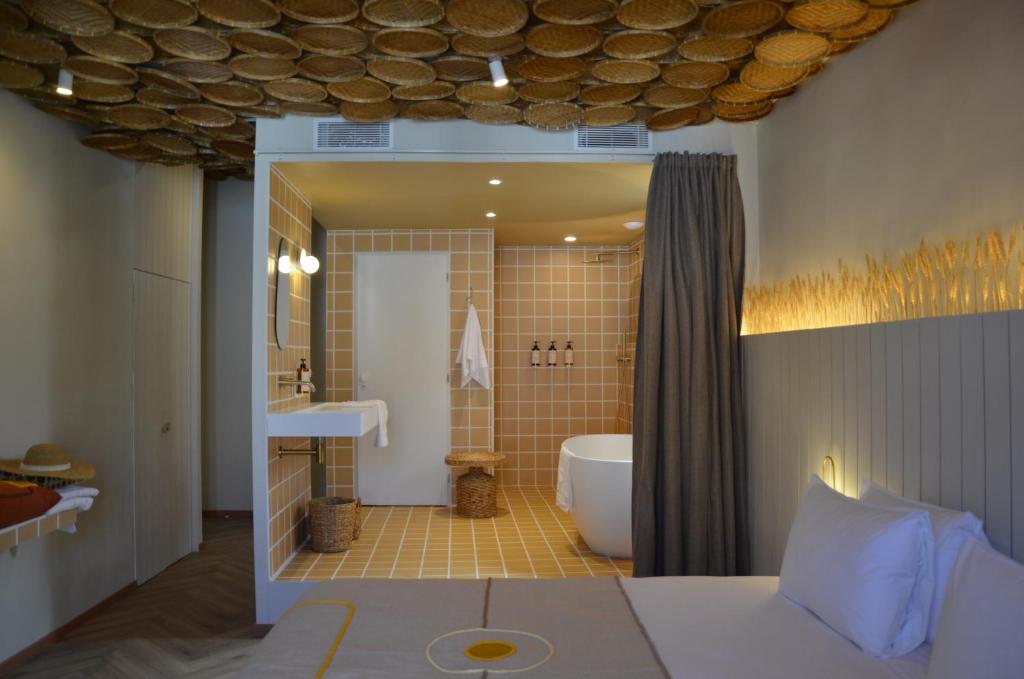 A bathroom at Hotel Maison Soleil