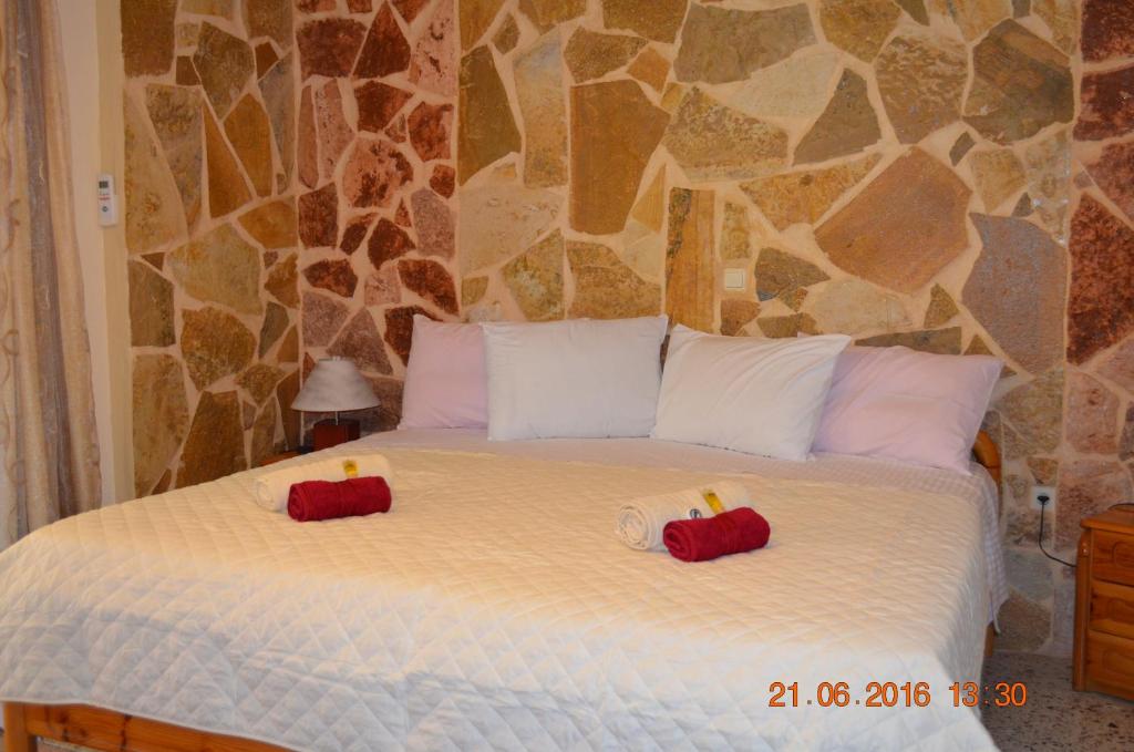 A bed or beds in a room at Apartments Zoumperi