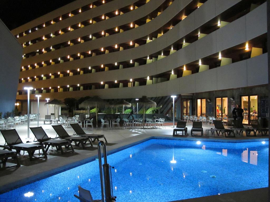 The swimming pool at or close to Ohtels Campo De Gibraltar