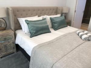 Llit o llits en una habitació de Luxury apartment in La Isla, Puerto Banus