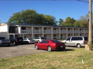 Gallery image of Economy Inn North Randall in North Randall