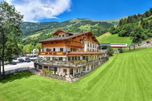 an overhead view of a large house on a green field at Aktivhotel Gasteiner Einkehr in Dorfgastein