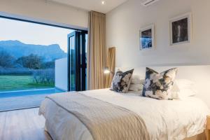 Ein Bett oder Betten in einem Zimmer der Unterkunft La Chataigne Wines & Guest Cottages