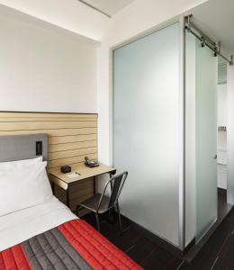 Tempat tidur dalam kamar di Pod Times Square