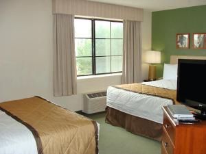 Extended Stay America Suites - Cleveland - Middleburg Heights 객실 침대