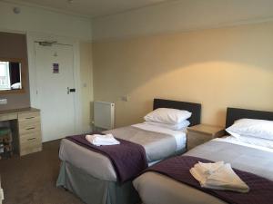 Кровать или кровати в номере The Waverley Hotel Maryport