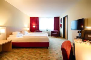 Televisyen dan/atau pusat hiburan di Welcome Hotel Paderborn