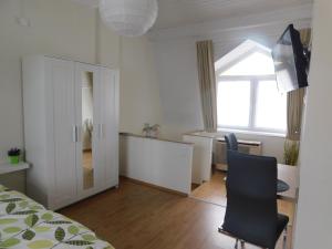 Vuode tai vuoteita majoituspaikassa Mona apartman