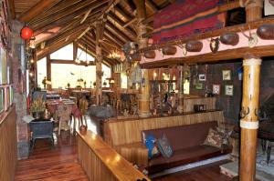 Loungen eller baren på Chimborazo Lodge