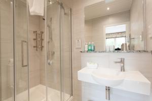 Kilcamb Lodge Hotel tesisinde bir banyo