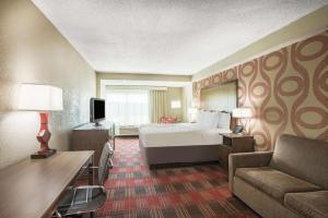 La Quinta Inn & Suites by Wyndham DC Metro Capital Beltway 객실 침대