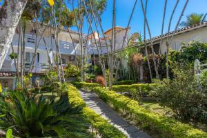 Un jardín fuera de Auberge de la Langouste