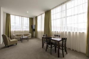 Seating area sa Quest Hamilton Serviced Apartments