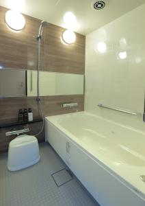 Kamar mandi di Kisarazu Washington Hotel