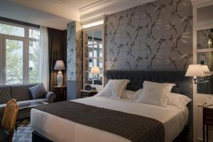 A bed or beds in a room at Relais & Châteaux Heritage Hotel