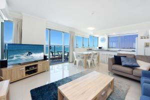 A seating area at Beachfront Towers