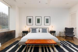 A bed or beds in a room at Mint House at The Reserve - Nashville