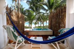 Majoituspaikassa Cabanas Tulum- Beach Hotel & Spa tai sen lähellä sijaitseva uima-allas