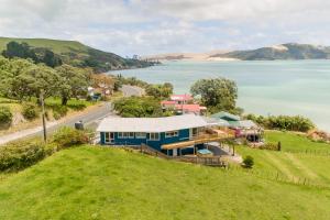 Gallery image of ONEPU MOANA 4-6 Bdr Holiday Home in Opononi