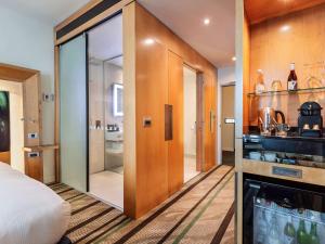 Een keuken of kitchenette bij Novotel Auckland Airport