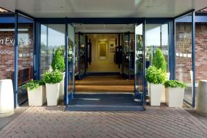 Mặt tiền/cổng chính của Holiday Inn Express Peterborough, an IHG Hotel