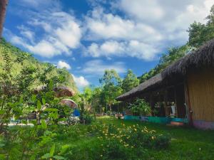 Un jardín fuera de Woodstock Jungle Camp