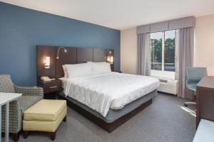 Katil atau katil-katil dalam bilik di Holiday Inn Hotel & Suites Tallahassee Conference Center North, an IHG Hotel