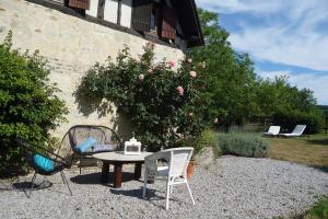 Градина пред Le cottage du Coudray, gîte avec chalet sauna