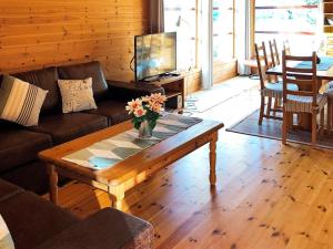 Khu vực ghế ngồi tại Four-Bedroom Holiday home in Norheimsund