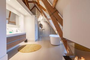 Kamar mandi di Bossche Suites Stationsweg