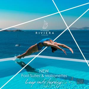 een vrouw zwemt in het water in de oceaan bij Mykonos Riviera Hotel & Spa, a member of Small Luxury Hotels of the World in Tourlos