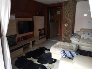 TV at/o entertainment center sa Enjoy the Silence Holiday Home