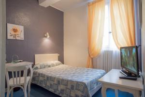 Voodi või voodid majutusasutuse Hôtel Saint Vincent toas