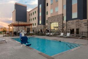 Baseinas apgyvendinimo įstaigoje Staybridge Suites - Cedar Park - Austin N, an IHG Hotel arba netoliese